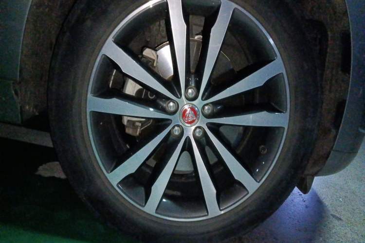 Used Jaguar F-PACE 2021 250 PS R-Dynamic S Right Front Wheel Hub