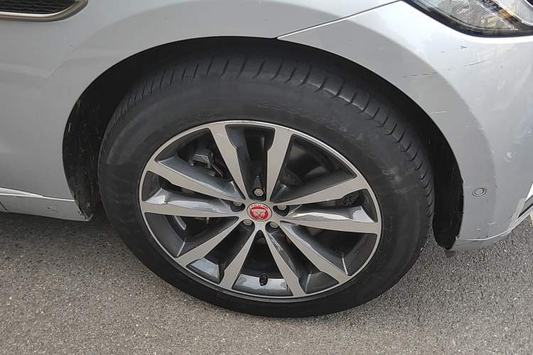 Used Jaguar F-PACE 2021 250 PS R-Dynamic SE Right Front Wheel Hub