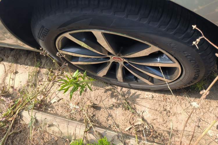 Used Jaguar F-PACE 2021 250 PS R-Dynamic S Right Front Wheel Hub