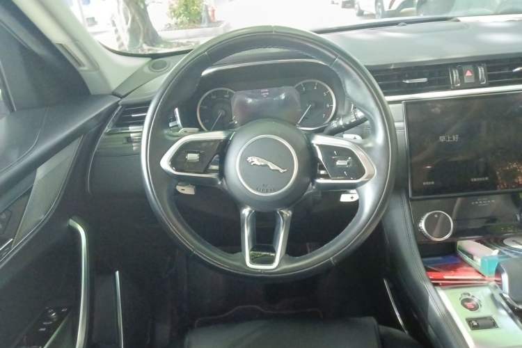 Used Jaguar F-PACE 2021 250 PS Steering Wheel