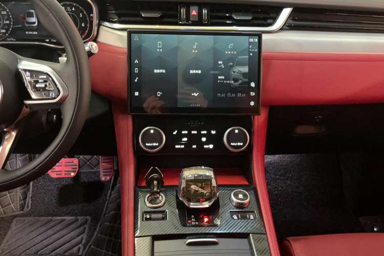 Used Jaguar F-PACE 2021 250 PS R-Dynamic SE Audio And AC Panel