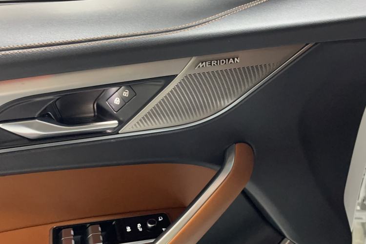 Used Jaguar F-PACE 2021 250 PS R-Dynamic S Audio And AC Panel