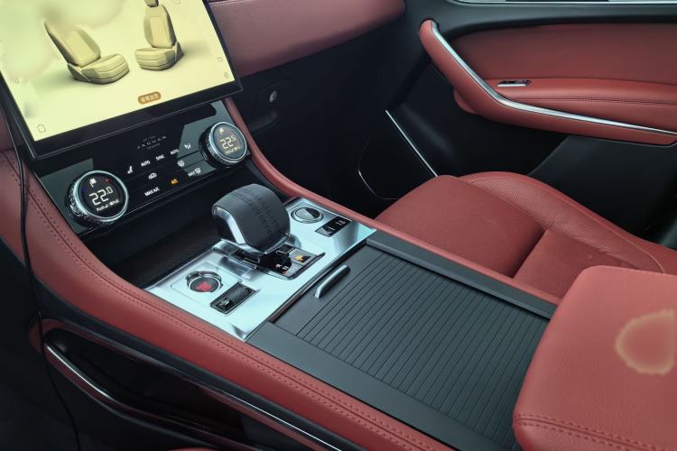 Used Jaguar F-PACE 2021 250 PS R-Dynamic S Audio And AC Panel