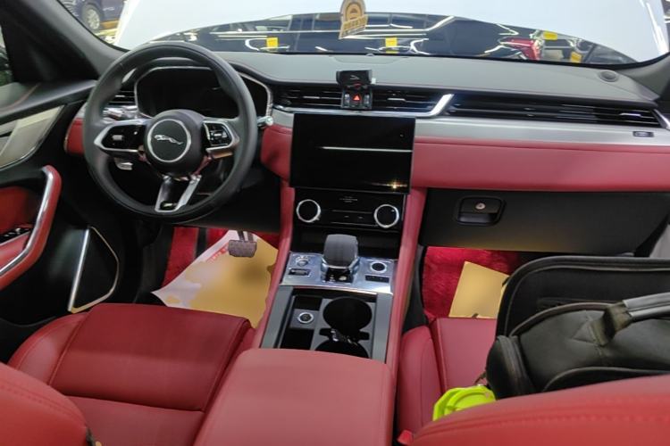 Used Jaguar F-PACE 2021 250 PS R-Dynamic S Center Console