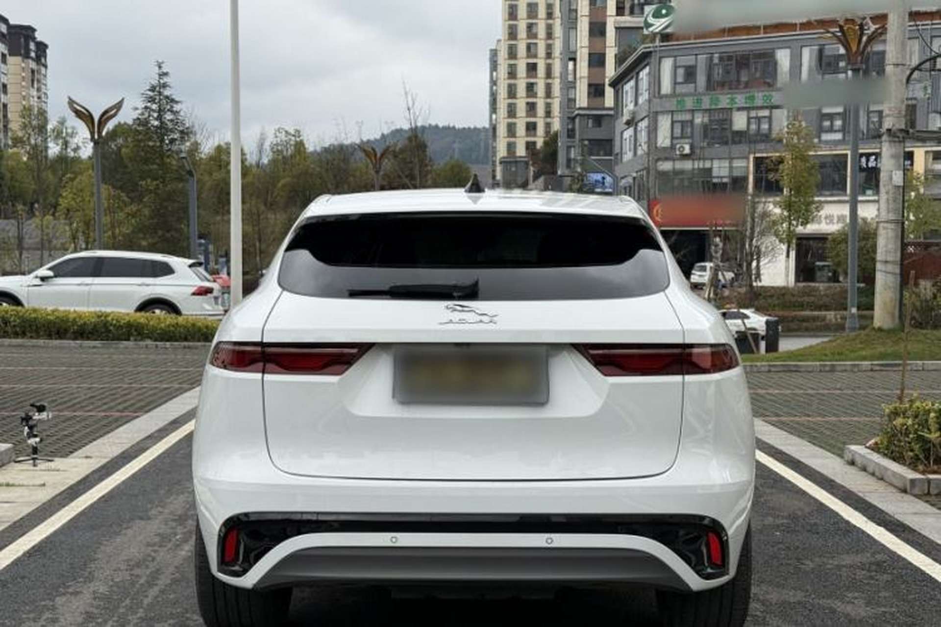 Used Jaguar F-PACE 2021 250 PS R-Dynamic S Exterior 4