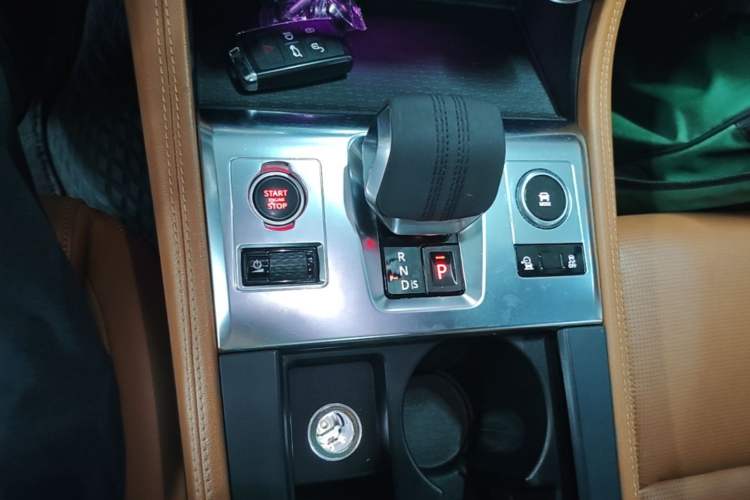 Used Jaguar F-PACE 2021 250 PS R-Dynamic S Gear Lever