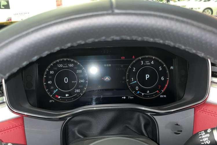 Used Jaguar F-PACE 2021 250 PS R-Dynamic SE Instrument Cluster