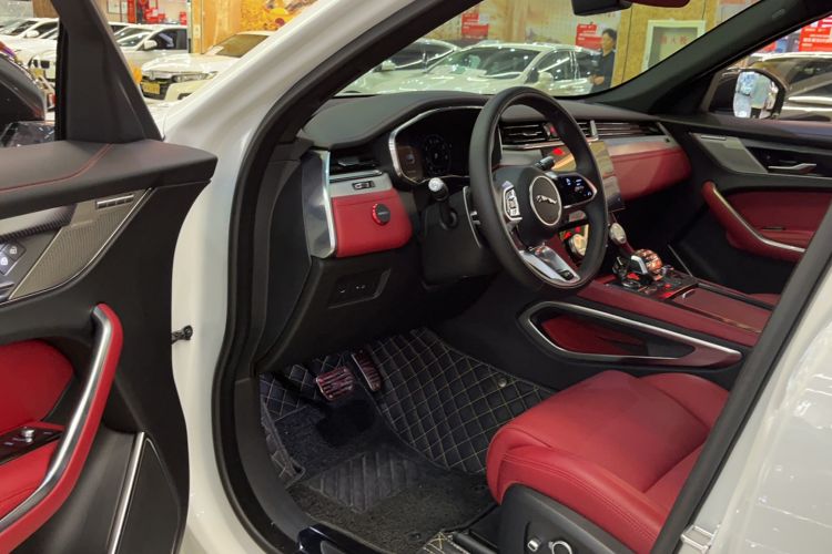 Used Jaguar F-PACE 2021 250 PS R-Dynamic SE Interior 2