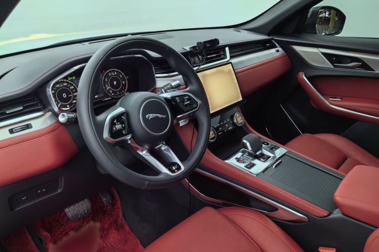 Used Jaguar F-PACE 2021 250 PS R-Dynamic S Interior 2