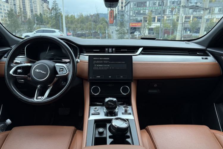 Used Jaguar F-PACE 2021 250 PS R-Dynamic S Interior 3
