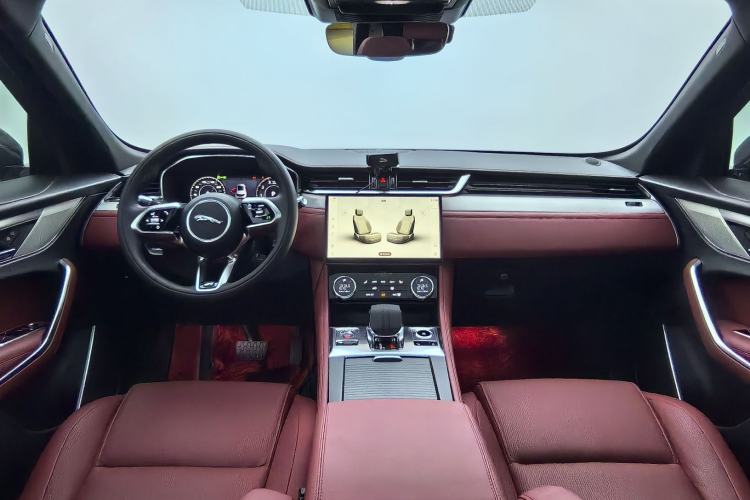 Used Jaguar F-PACE 2021 250 PS R-Dynamic S Interior 4