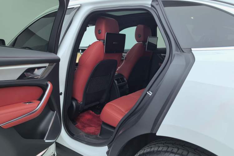 Used Jaguar F-PACE 2021 250 PS R-Dynamic S Interior 5