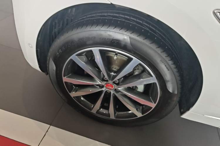 Used Jaguar F-PACE 2021 250 PS R-Dynamic S Left Front Wheel Hub