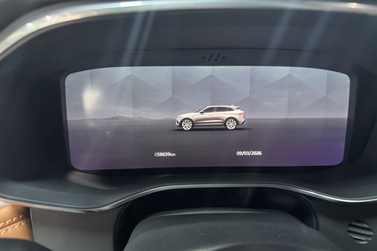 Used Jaguar F-PACE 2021 250 PS R-Dynamic S Odometer Close Up