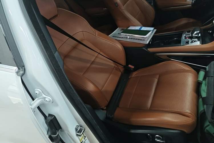 Used Jaguar F-PACE 2021 250 PS R-Dynamic S Right Front Seat