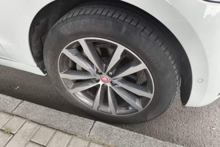 Used Jaguar F-PACE 2021 250 PS R-Dynamic S Right Front Wheel Hub