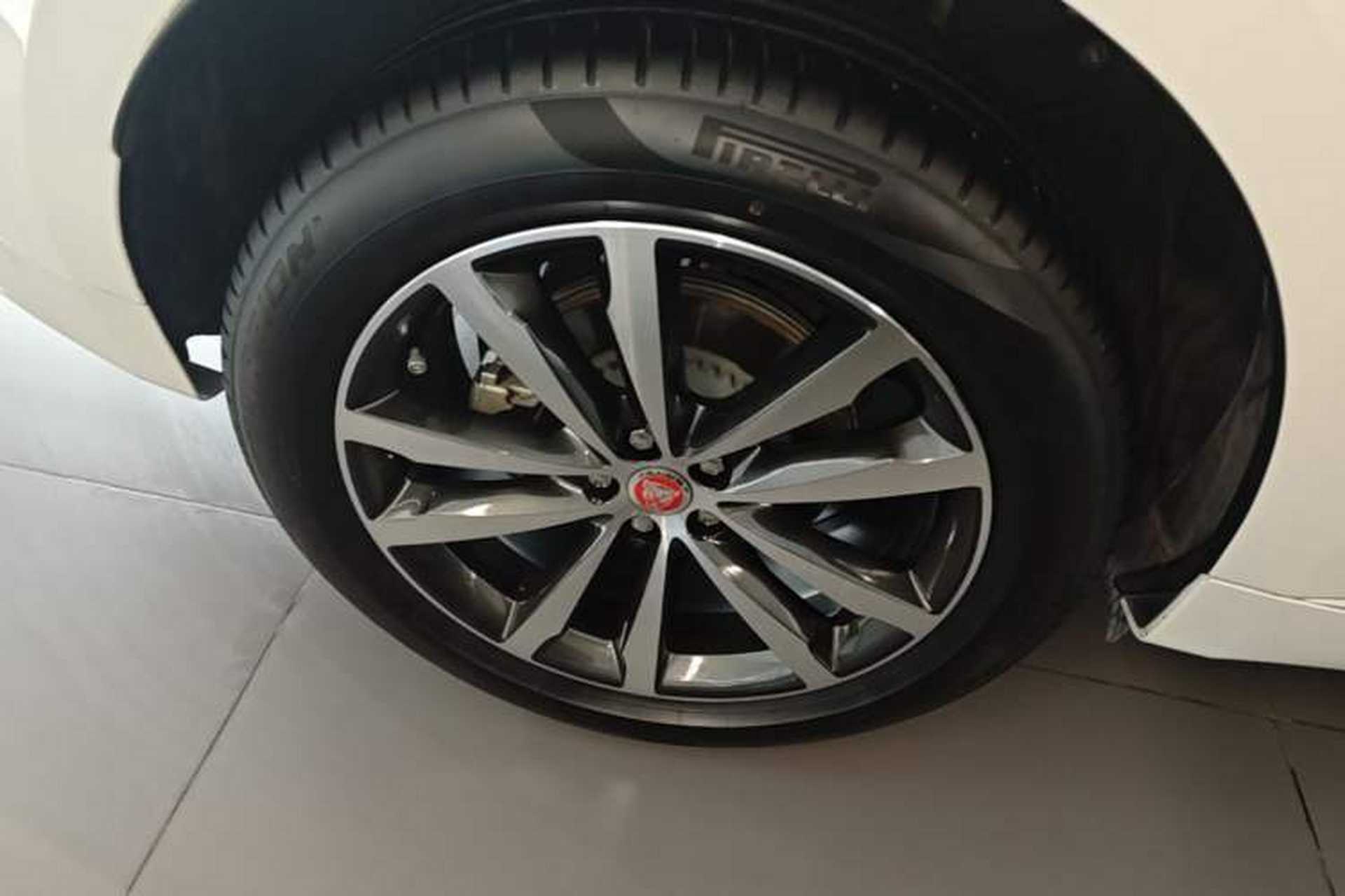 Used Jaguar F-PACE 2021 250 PS R-Dynamic S Right Rear Wheel Hub