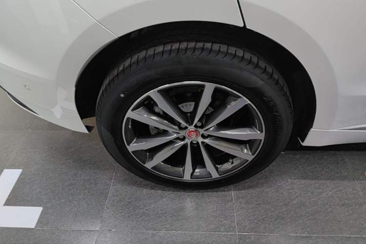 Used Jaguar F-PACE 2021 250 PS R-Dynamic S Right Rear Wheel Hub