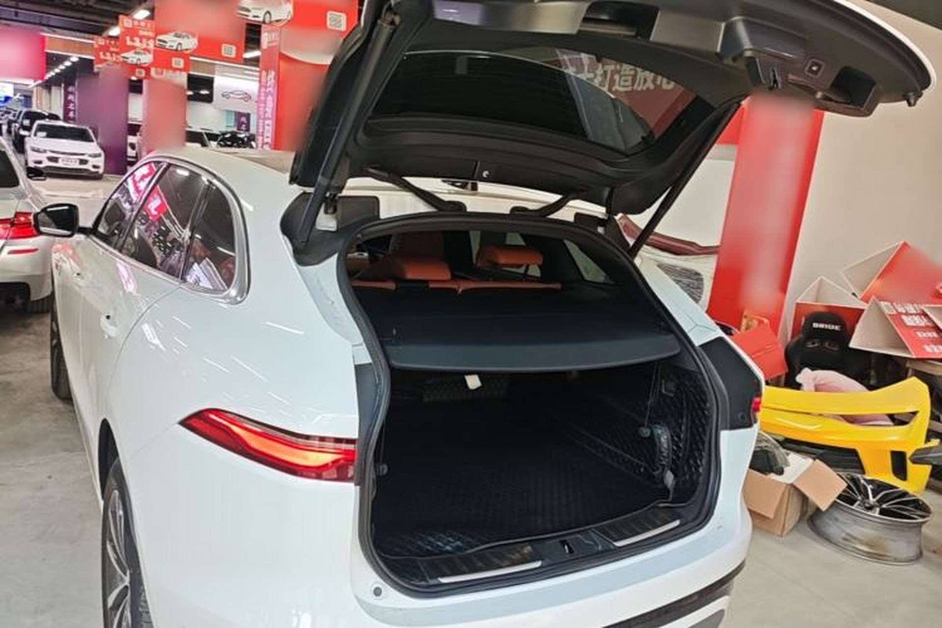 Used Jaguar F-PACE 2021 250 PS R-Dynamic S Trunk