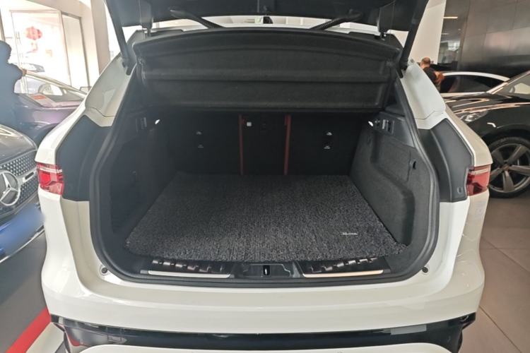 Used Jaguar F-PACE 2021 250 PS R-Dynamic S Trunk