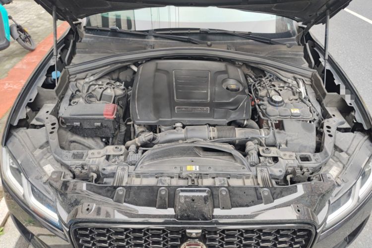 Used Jaguar F-PACE 2022 P250 R-Dynamic BLACK Engine Bay