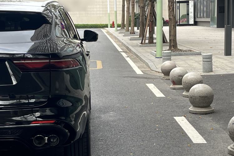 Used Jaguar F-PACE 2022 P250 R-Dynamic BLACK Exterior 9