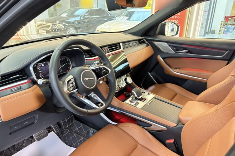 Used Jaguar F-PACE 2022 P250 R-Dynamic BLACK Interior 2