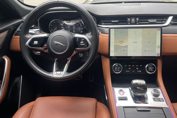 Used Jaguar F-PACE 2022 P250 R-Dynamic BLACK Interior 7