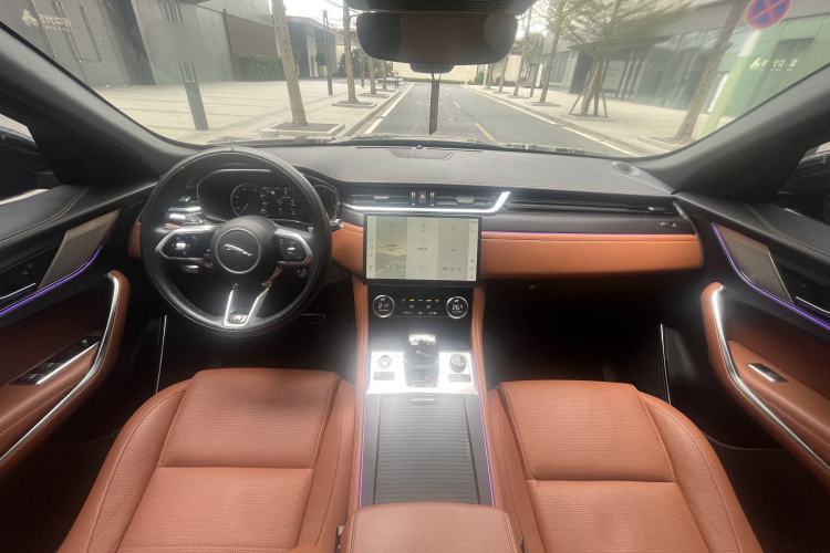 Used Jaguar F-PACE 2022 P250 R-Dynamic BLACK Interior 8