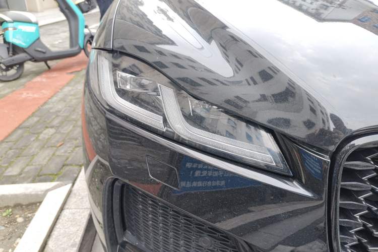 Used Jaguar F-PACE 2022 P250 R-Dynamic BLACK Right Front Headlight