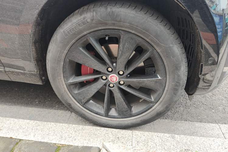Used Jaguar F-PACE 2022 P250 R-Dynamic BLACK Right Front Wheel Hub