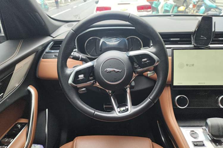 Used Jaguar F-PACE 2022 P250 R-Dynamic BLACK Steering Wheel