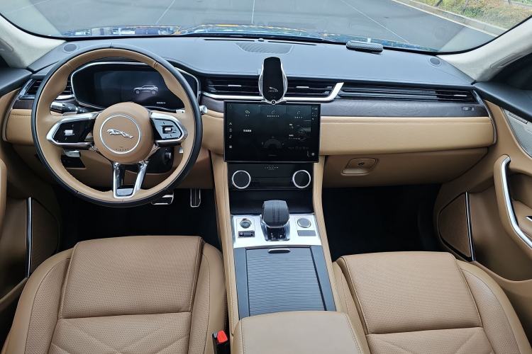 Used Jaguar F-PACE 2022 P250 HSE Interior 3