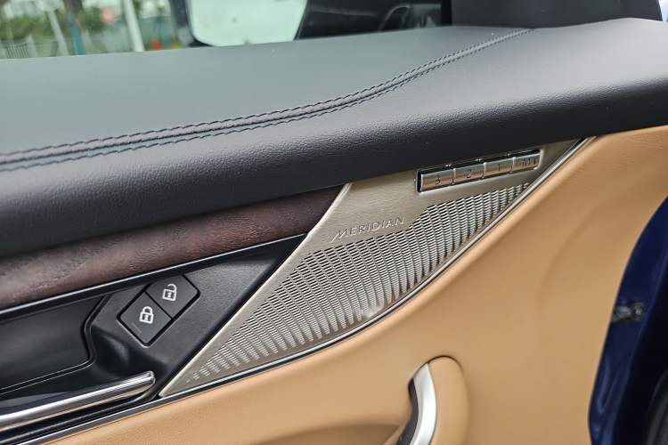 Used Jaguar F-PACE 2022 P250 HSE Interior 4