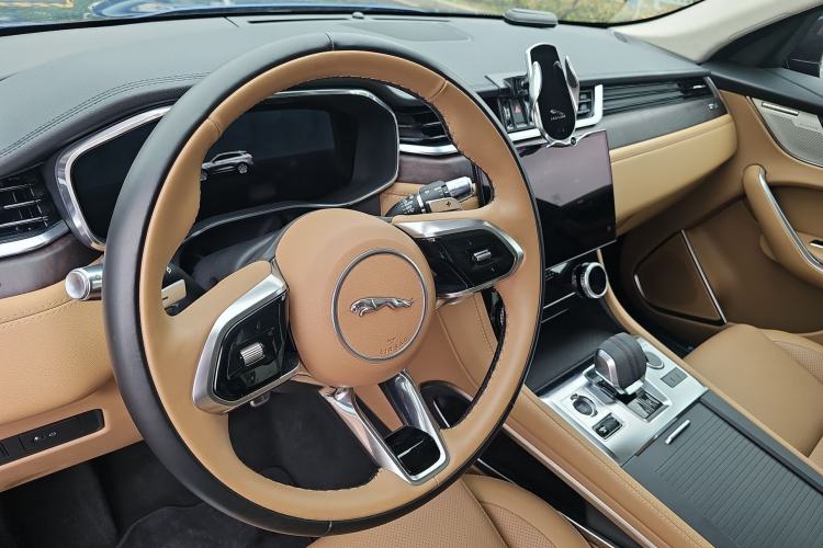 Used Jaguar F-PACE 2022 P250 HSE Interior 6