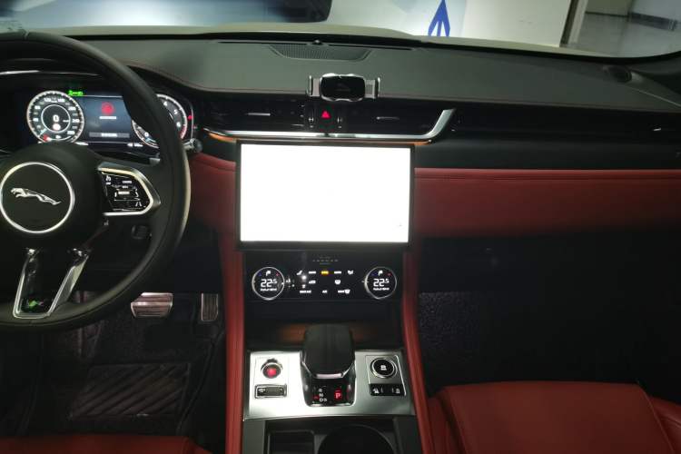 Used Jaguar F-PACE 2022 P250 R-Dynamic BLACK Audio And AC Panel
