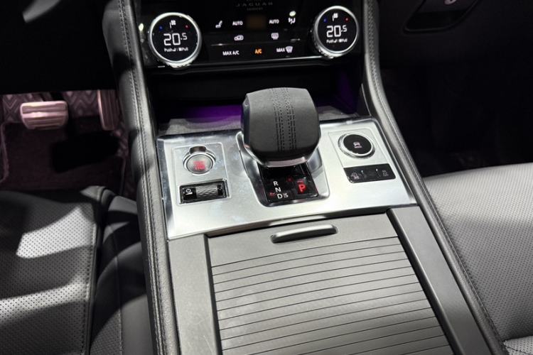 Used Jaguar F-PACE 2022 P250 HSE Gear Lever