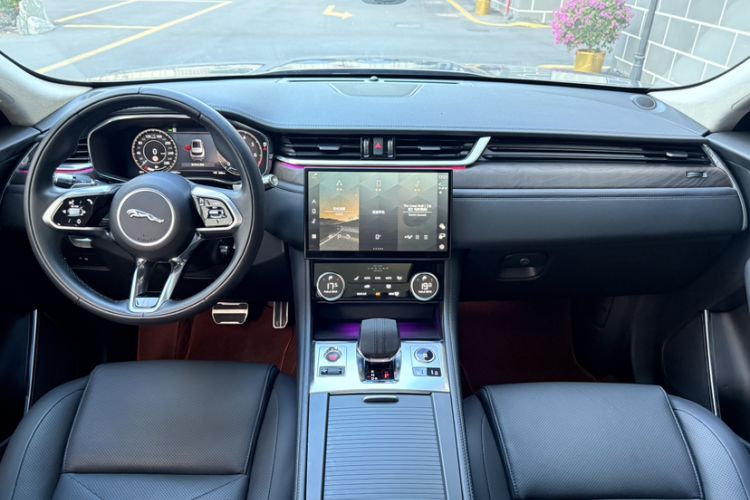 Used Jaguar F-PACE 2022 P250 HSE Interior 1