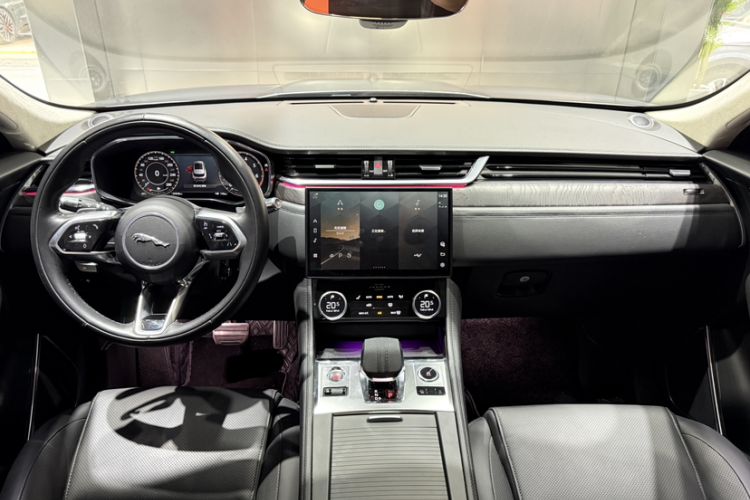 Used Jaguar F-PACE 2022 P250 HSE Interior 4