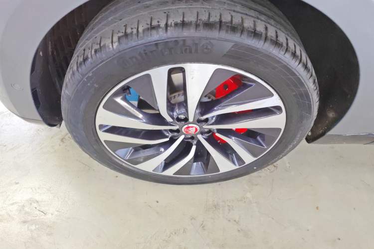 Used Jaguar F-PACE 2022 P250 HSE Left Front Wheel Hub