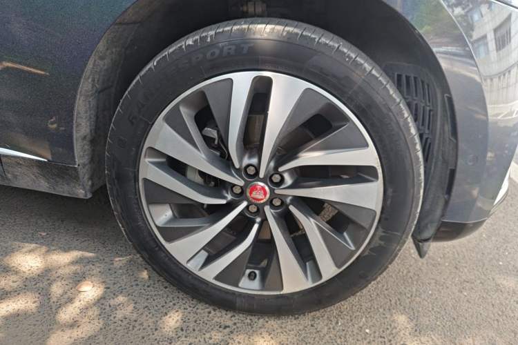 Used Jaguar F-PACE 2022 P250 HSE Right Front Wheel Hub