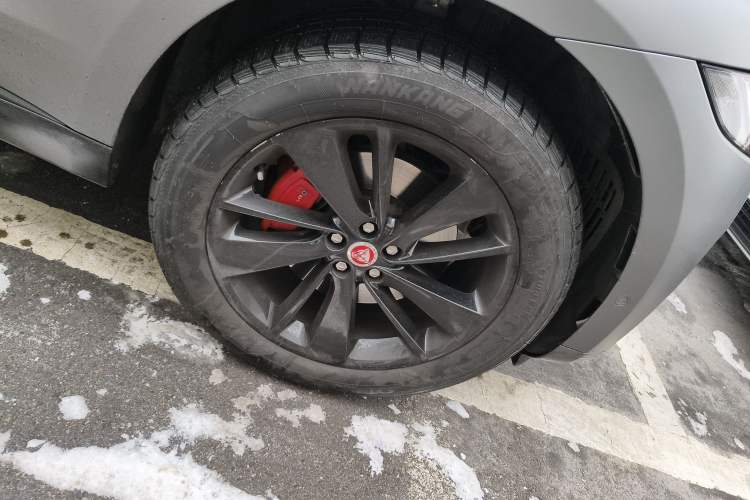 Used Jaguar F-PACE 2022 P250 R-Dynamic BLACK Right Front Wheel Hub