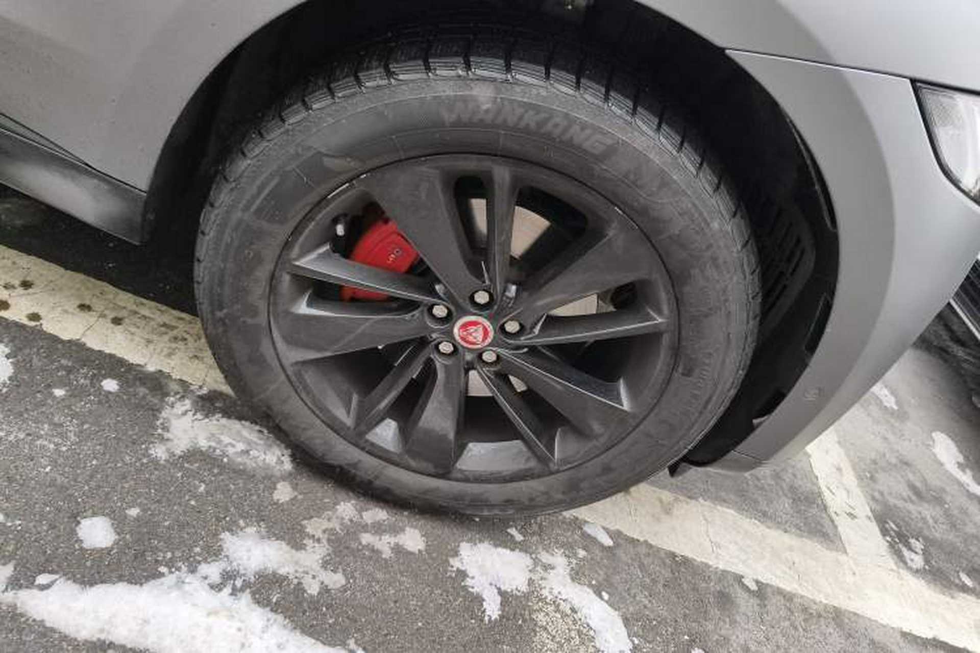 Used Jaguar F-PACE 2022 P250 R-Dynamic BLACK Right Front Wheel Hub