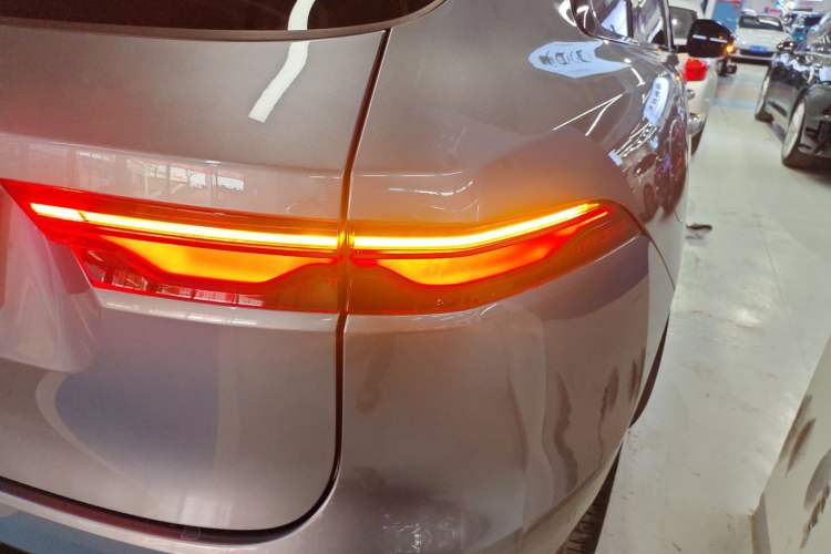 Used Jaguar F-PACE 2022 P250 HSE Right Rear Taillight