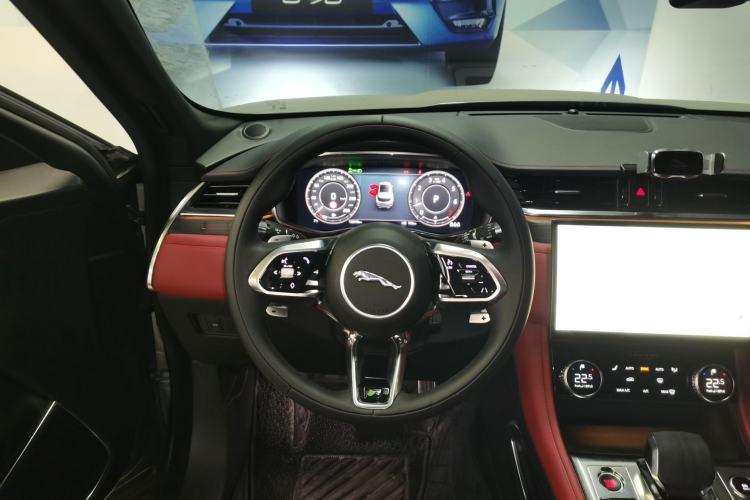 Used Jaguar F-PACE 2022 P250 R-Dynamic BLACK Steering Wheel
