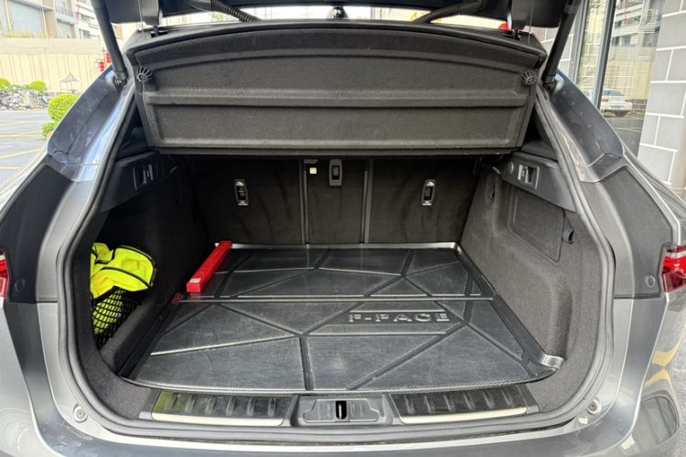 Used Jaguar F-PACE 2022 P250 HSE Trunk