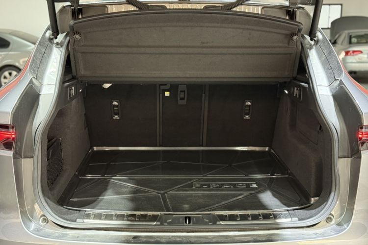 Used Jaguar F-PACE 2022 P250 HSE Trunk