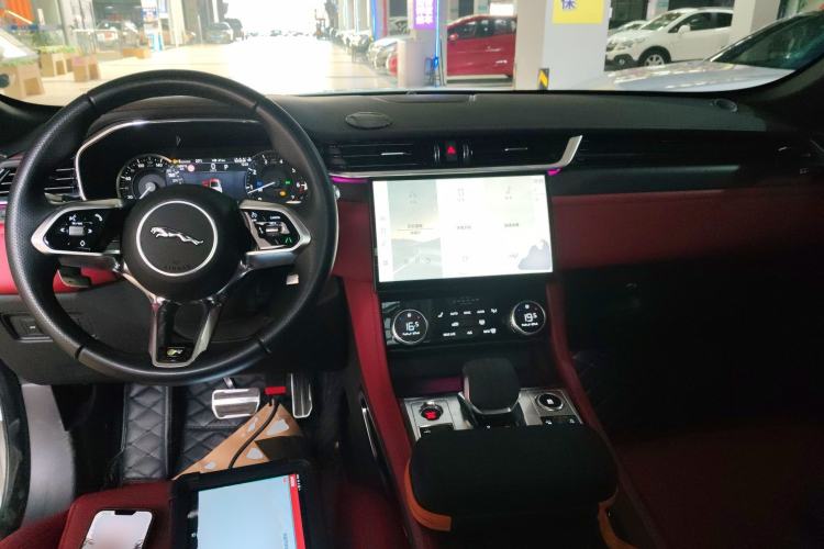 Used Jaguar F-PACE 2022 P250 R-Dynamic BLACK Center Console
