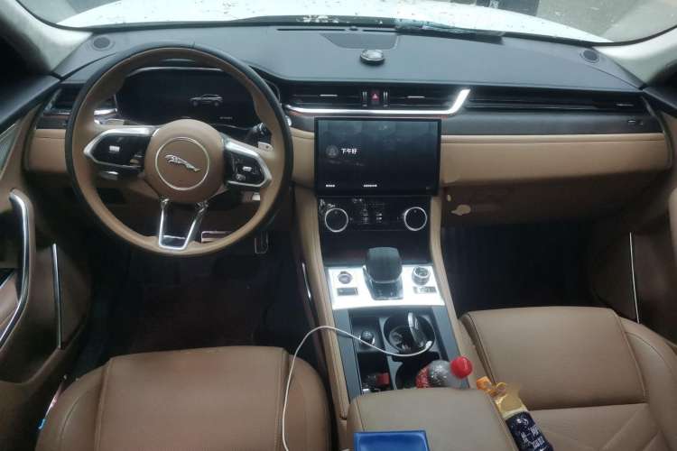 Used Jaguar F-PACE 2022 P250 HSE Center Console