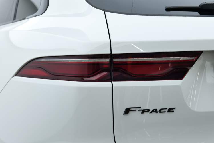 Used Jaguar F-PACE 2022 P250 R-Dynamic BLACK Exterior 9